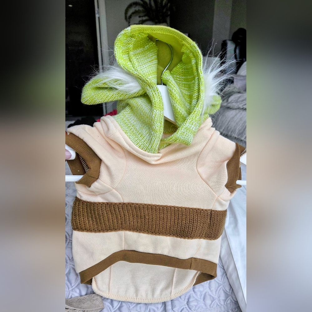 🐾 Star Wars Yoda Dog Hoodie – Size Medium (NWT) 🌟